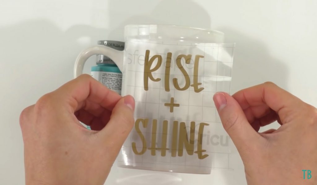How To Apply Vinyl To Mugs Makers Gonna Learn