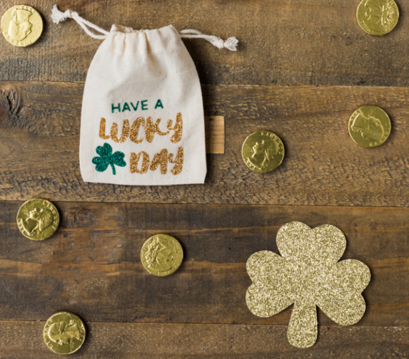 St. Patricks Day drawstring treat bags that say Have a lucky day and have a shamrock on them