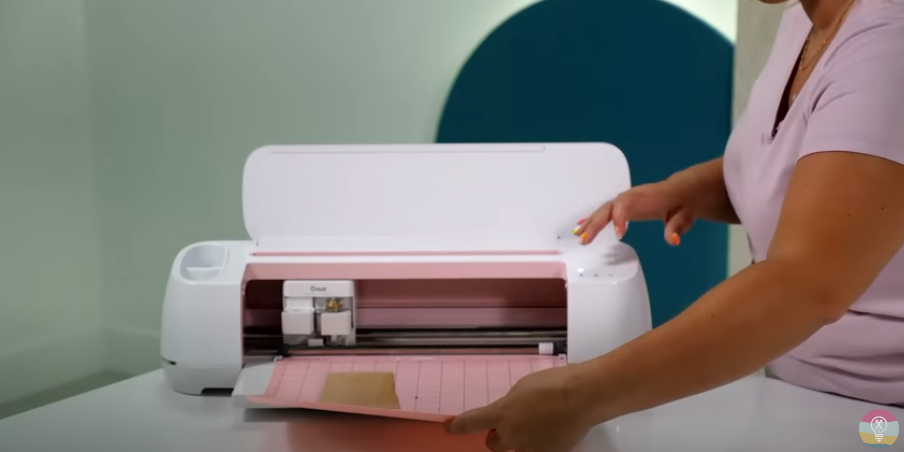 Load Cutting Mat Into Maker