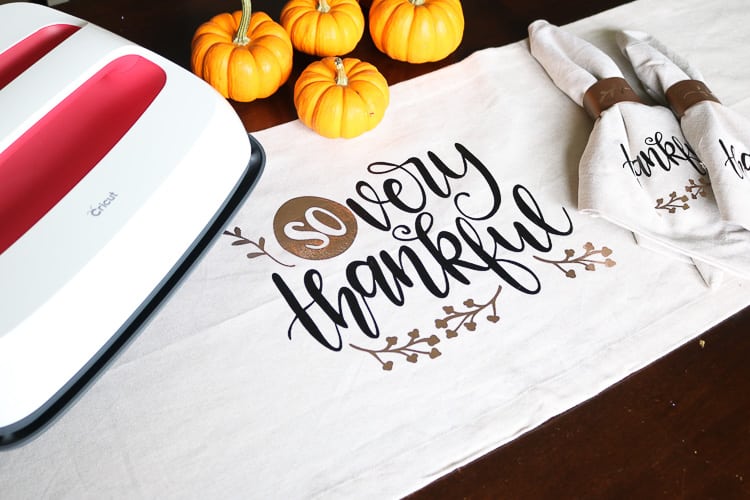 Thanksgiving Stenciled Cutting Board - Cricut Holiday Project